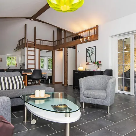 6 Person In Nyaraló